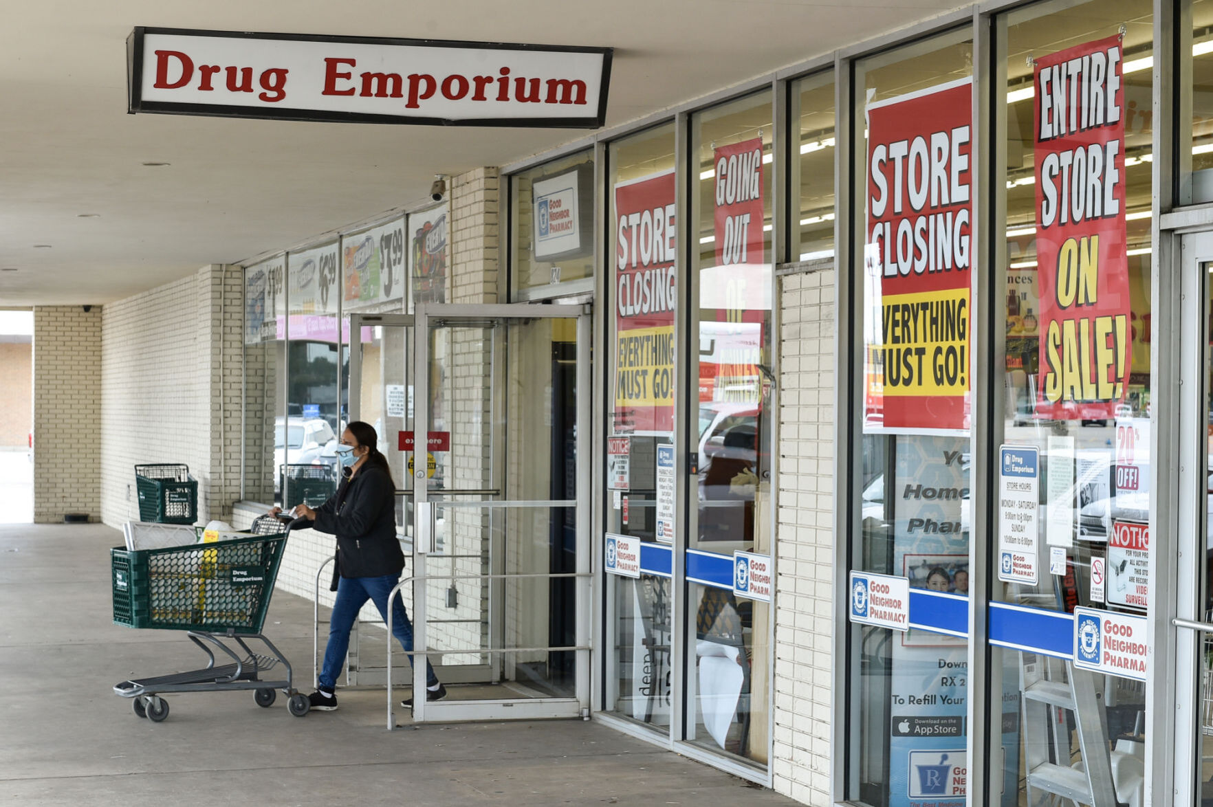 Drug Emporium closing